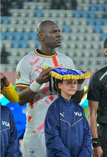 Uganda 🇺🇬 Cranes captain Denis Onyango twisted his ankle against Nigeria 🇳🇬 and he didn’t want to be selfish to deny his teammates a chance to play at the Africa Cup of Nations in Fes, Morocco 🇲🇦. #fyp #foryou #ugandatiktok #AFCONFamilyMeets #foryoupage