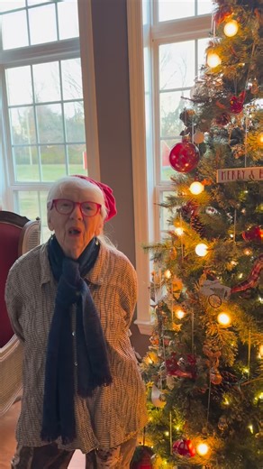 If the holiday season brings you joy and just a little stress, you’re in good company. Sometimes the pressure, expectations, and endless “shoulds” can steal our peace. That’s why I want to invite you to Healthy Holiday Boundaries—a live webinar with Becky Brown and Licensed Therapist Eric Thomas. In just 90 minutes, you’ll learn how to protect your peace, say “no” without guilt, and give your best “yes” this season. Tap the link in my bio to save your spot. Let’s make this holiday season one fil