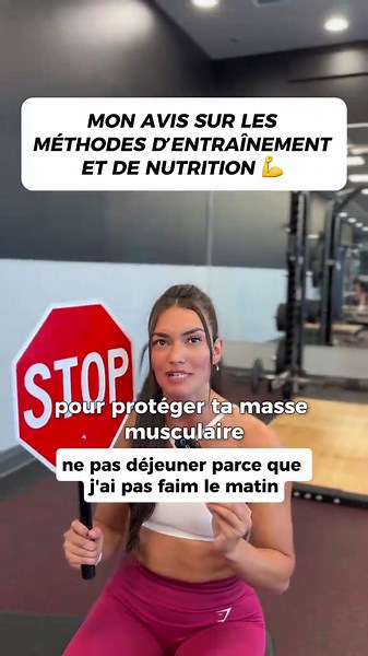Dans le monde du fitness, y’a beaucoup trop de conseils douteux qui circulent…et quand t’essaies de faire les choses comme il faut, c’est facile de te perdre là-dedans. ➡️ Faire du cardio à jeun pour brûler plus de gras? ➡️ Changer ton entraînement chaque jour pour ne pas t’ennuyer? ➡️ Rester en déficit calorique toute l’année pour “aller plus vite”? Non seulement ça te ralentit…mais ça peut aussi te scrapper le métabolisme, la masse musculaire et ta relation avec ton corps. Pendant ce temps-là,