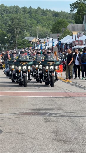 Cool cops on bikes American Bikers. 🇺🇸 #USA #harleydavidsonmotorcycles #harley #motorcycle #bikelife | ROXOR INFO