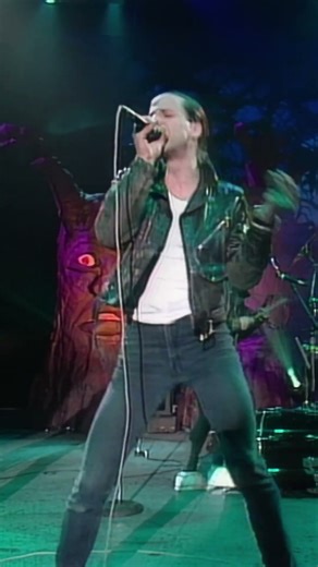 Extreme bringing the vibes with “Hole Hearted” 🔥 #Extreme #90sRock #Shorts