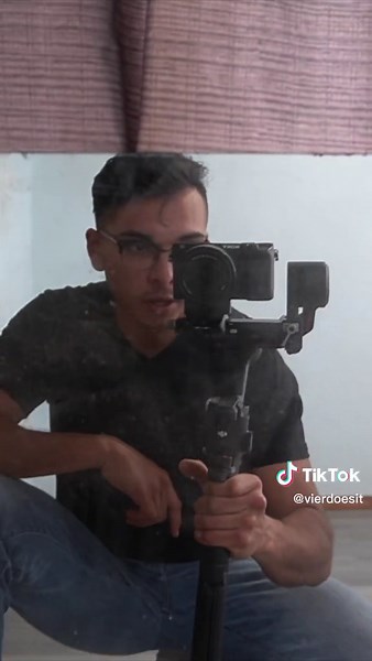 Installing luxury vinyl interlocking floor tiles full video on my youtube channel @vierdoesit #flooring #flooringinstaller #diy #handyman #construction #bluecollar #smallbusiness #vinylflooring