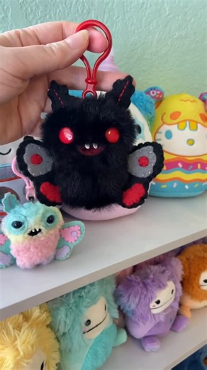 Ashley Makes 💛 on Instagram: "A short tutorial for Mothman Fugglers 🫶🫶 #fuggler #fugler #tutorial #bag #clip"