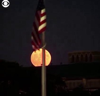 16K views · 336 reactions | BRIGHT LIGHT: Timelapse footage shows a full moon turning orange over Washington, D.C. on Friday night. The tint comes from the smoke from wildfires raging across the U.S. and Canada. https://cbsn.ws/3BBLFRs | CBS News | Facebook