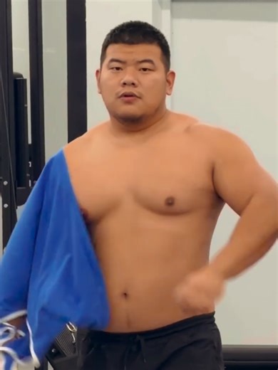beefymuscle.com👍 Muscle check! beefymuscle.com admires beefy massive bulky #muscle #musclehunk #musclebear #bodybuilder #powerlifter lifter beefymuscle musclechub pecs biceps workout fitness gym bodybuilding motivation 肉壮 肌肉 壮熊 健身