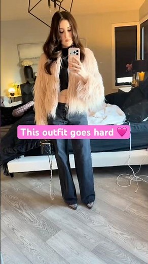 pink faux fur jacket outfit idea — cool girl OOTD 2025 🩷