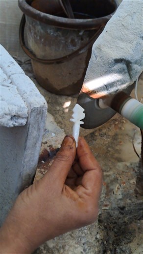 The Art of Absolute Control: Grinding Scrap Conch Shell into a Unique Miniature Sculpture