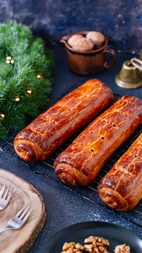 Update Receptek on Instagram: "Ma egy nagyon finom Update Bejgli receptet osztunk meg veletek. Készítsétek el Ti is, nem fogtok csalódni benne! Kellemes ünnepi készülődést kívánunk mindenkinek! #updatereceptek #lowcarb #szénhidrátcsökkentett Update Bejgli Recept: (3db rúdhoz) -300g Update Univerzális Lisztkeverék -200g tej -150g vaj -2db tojássárgája -5g instant élesztő -20g Update Zero édesítőszer -1csipet só Lekenéshez: -1db tojássárgája+fehérje Töltelék: Mákos(1rúdhoz) -125g házilag darált má