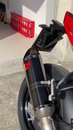 Akrapovic sound Aprilia tuono v4