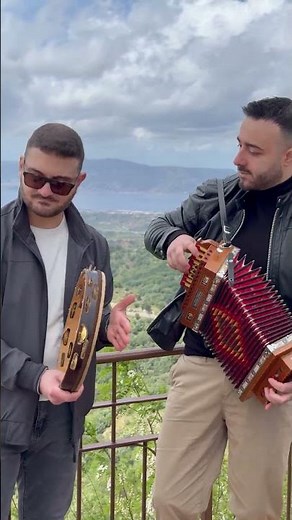 Notos - Tarantella calabrese #notos #tarantella #musica #folkmusic #live #folk #singer #perte