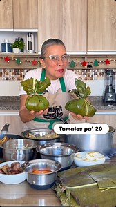 TAMALES CASERITOS PA FIN DE AÑO 🎄😋😃 *Ingredientes para 20 tamales:* -3 libras de milanesa o pierna de cerdo (sacar 20 porciones) -20 porciones de pollo (yo compro 6 perniles y saco las 20 de ahí😉 -10 huevos -1 lb 1/2 de tocino (sacar 20 pedacitos) -1 lb de arveja amarilla -3 lbs de arroz -1/2 litro de aceite (Uso del guiso y de la masa) -1 atado de cebolla larga (medio atado para el guiso, 1 tallo pal arroz, 2 tallos pal adobo -1 lb de cebolla cabezona -1 lb de zanahoria -1 lb de papa -3 cab