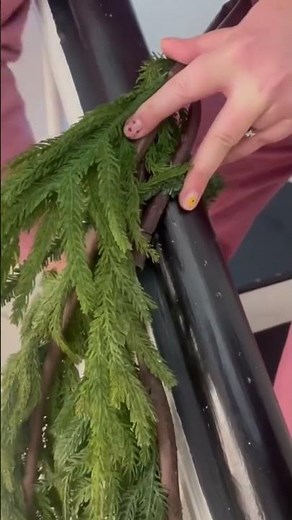 How to hang garland on stairs