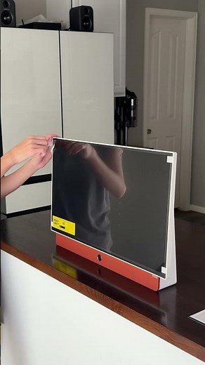 Skyworth Companion TV: Portable Entertainment With Battery Power!