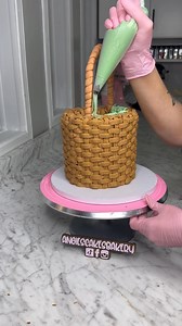 Cute basket cake perfect for Easter. With a little surprise inside! 🐣🐰 #basketcake #easter #easter2025 #happyeaster #cakevideo #cake #cakedecorator #surprisecake | Angie's Cake's Bakery, LLC