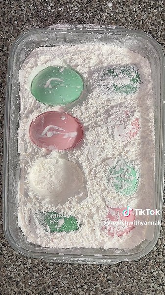 Part 3 of this amazing bowl 🤎 I tried to keep this bowl as clean as possible but as y’all can see that didn’t work out too well 😂 Honestly I have no idea what happened!