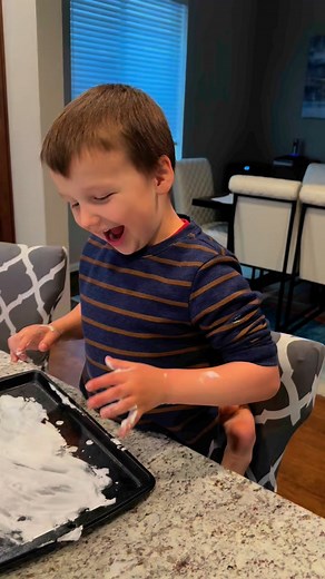 Using shaving cream to practice writing his name #contentcreator #creatorsearchinsights #fyp #foryourpage #kidsoftiktok #kindergartenreadiness #kindergarten #learning #strategies | Enzo and Giovanni