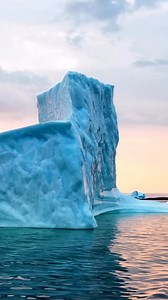 Breaking news from the Atlantic! Iceberg season is officially underway. 🧊 If you’re visiting Newfoundland & Labrador Tourism from April to August, keep an eye out for these 10,000 year old visitors drifting down Iceberg Alley. Roughly 400-800 make it to Newfoundland’s shores, but that number can vary depending on the year. Sightings depend on a mix of wind direction, ocean currents, temperature, and sea ice, keeping locals guessing every year. Catch them while you can. For tips on spotting them