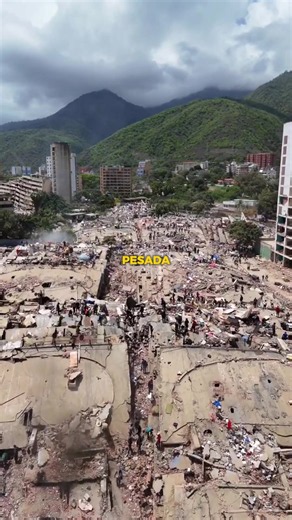 ¿Meter retroexcavadoras y jumbos de inmediato? ¡Santo Dios! 🤦‍♂️ Quienes lanzan esa matriz negativa ignoran por completo cómo funciona un sismo. En la primera fase de rescate, la prioridad es salvar vidas. Si metemos palas industriales de manera apresurada, generamos vibraciones que derrumban lo que queda en pie y la tragedia sería peor. Aquí se trabaja con criterio técnico y el más alto nivel profesional junto a Protección Civil, ingenieros y el @Funvisis. El martillo eléctrico manual solo se 