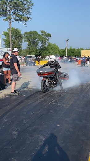 G Force racing runs into a problem during the final Pro Comp qualifying | CycleDrag