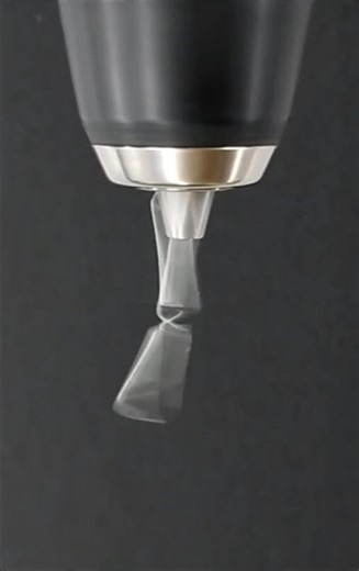 The cool effect of a bent paper clamp in fast motion 🙂💯