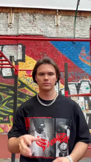 spread her legs to... #shorts #reaction #prank #fblifestyle | Holzknecht Simone | Facebook