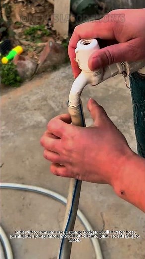 Clean a Dirty Hose with a Sponge! #GardenHacks #DIYTips
