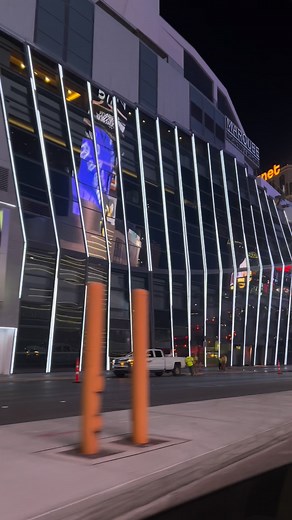 43K views · 2.6K reactions | Las Vegas #lasvegas #vegas #lasvegasnv #vegaslife #vegasvacation #visitlasvegas #lasvegastrip #vegasvibes #vegasnightlife #vegasnights #sincity #nevada #travelvegas #onlyinvegas #lovevegas #lasvegaslocal #lasvegasstyle #vegasphotography #lasvegasdining #vegasfood #discovervegas #vegasfun #cityoflasvegas #vegasliving #vegasexplore | Willoreels | Facebook