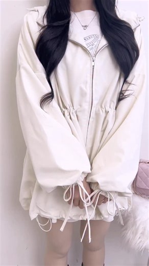 INGNI(イング) on Instagram: "【 new arrival 】 ⁡ ⁡ ⁡ ⁡ ⁡ ⁡ #ミドル丈袖リボン2Wayマウンテンパーカー 品番:1261-400093 ¥5,390 (tax in) ⁡ #袖レースアップクロップド丈マウンテンパーカー 品番:1261-400094 ¥4,290 (tax in) ⁡ 〈WEB限定〉 #ウエストドロストマウンテンパーカー 品番:1999-400033 ¥5,390 (tax in) ⁡ ⁡ 春先のアウターとして大活躍間違いなし💭🤍 １枚は持っておきたい新作マウンテンパーカー♩ ⁡ ミドル丈のマウンテンパーカーは 合わせるコーディネートによって ミニワンピ風にも着こなせて万能🫶🏻 ⁡ ショート丈のデザインは 様々なボトムとの相性抜群なので 色々な着こなしをお楽しみいただけます💭 ⁡ ⁡ ┈┈┈┈┈┈┈┈┈┈┈┈┈┈┈┈┈┈┈┈┈┈┈ ⁡ 〈INGNIコーデを大募集♡〉 @ingnistoreと#ingniコーデ のタグをつけて投稿していただいた方の中から、随時公式アカウントにてご紹介させていただきます ⁡ ⁡ #