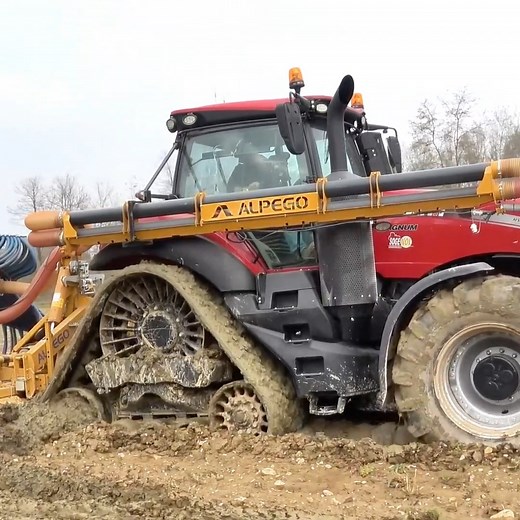 OMG 🤨, it’s stuck in the clay! | Big Machines