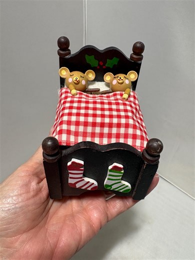 Enesco Animated Bears in Bed Wind up Musical Plays Santa is Coming to Town - Etsy Australia