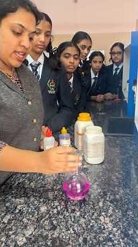 A reversible redox reaction in action