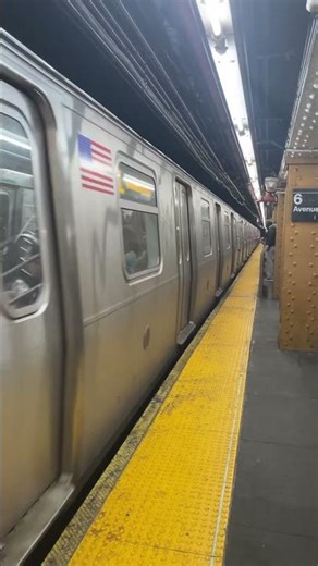 R143 L train arriving at 6av #shorts