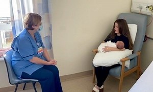 Midwife Jackie chatted with new mum Michelle, who has just given birth to a beautiful baby boy. Michelle explains how it has felt giving birth during additional Covid-19 restrictions. | NHS Lanarkshire