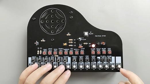 Show its packaging and share the fun of playing the piano