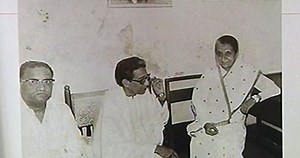 Ten key snapshot moments in Bal Thackeray's life