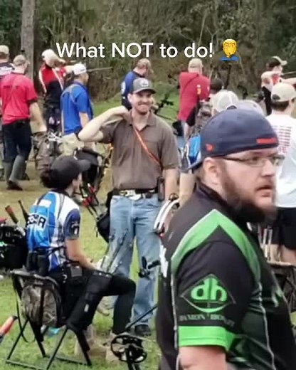 Let’s get this page started with how NOT to draw your bow!! #whatnottodo #archery #archerytips #archerylessons #archerylife #bowhunter #safteytips #saftey3rd #Yikes #Wrong