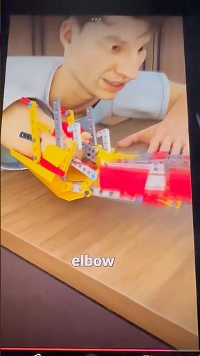 He build a lego arm perfectly 🤩