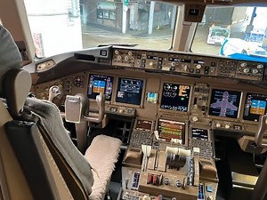 Boeing 777 300ER cockpit tour 10th September 2025