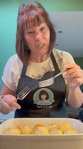 ❤️ Crispy Chicken Fricassee So simple, but feels a bit special 😊 if you can’t get creme fraiche a bit of double cream will do. If you don’t have lemon use orange. 😊You do You😊 #northernnic #easyrecipe #carlisle #goodfood #youdoyou #weekendvibes #chickenfricassee | Northern Nic’s Back Kitchen