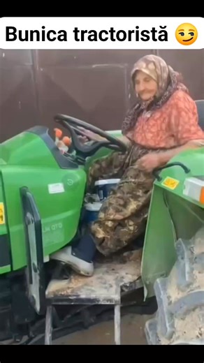 Cea mai tare bunicuță... (tractoristă) 😏💪 #bunica #tractor #viațalatara #foryou | Andy Dom