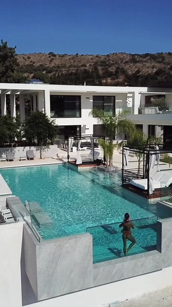 Luxury Crete Island Villa with Stunning Pool Views