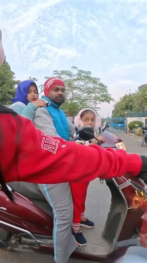 ⒼⓊⒹⒹⓊ ⓂⒺⒺⓃⒶ on Instagram: "Public 😎#trending #viral #latest #bikegirl"