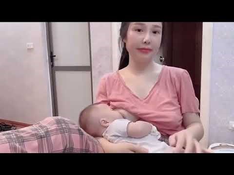 mẹ bỉm sữa cho con bú vú đẹp (Breastfeeding mother Breastfeeding her baby with beautiful breasts)