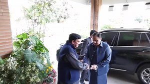 اسلام آباد - 24 نومبر وزیر اعلی پنجاب سردار عثمان بزدار کی وزیر داخلہ شیخ رشید احمد کی رہائش گاہ آمد وزیر داخلہ شیخ رشید احمد سے ملاقات؛ ان کے بڑے بھائی کی وفات پر تعزیت کااظہار وزیراعلی پنجاب سردارعثمان بزدارنے مرحوم کےلئے دعاۓ مغفرت کی۔ درجات کی بلندی کے لیے دعا کی چیف سیکرٹری پنجاب کامران علی افضل بھی وزیر اعلی پنجاب کے ساتھ تھے۔ Usman Buzdar Govt of Punjab Government of Pakistan Sheikh Rasheed شعیب امیر | Sheikh Rasheed Ahmad