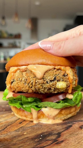 SHAKE SHACK MUSHROOM BURGER 🍔 made vegan! Back with ep 5 of Banging Burgers and truly I am SHOOK that I enjoyed a mushroom burger so much?! I kept this recipe simple as the original looked classic and the flavours really popped (just look at that cheese my middle 🤤) Ingredients (makes 2 burgers) For the mushroom patties 4 portobello mushrooms 2 tbsp vegan butter 4 cloves garlic, minced Handful parsley, chopped Salt and pepper 1 head garlic 60g grated vegan cheese 50g vegan cream cheese 1 cup o
