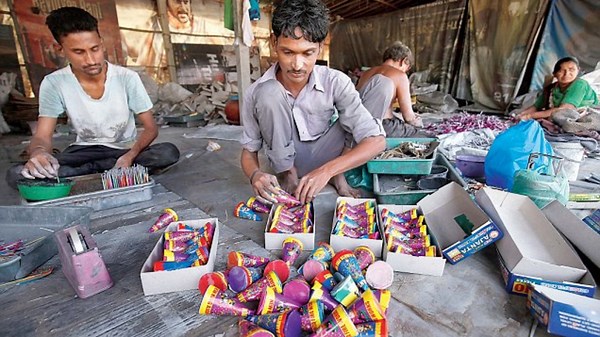 The Stormy Art of Fireworks Production Disclosed