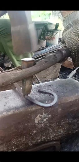 the Process of cutting iron only uses a chisel end hammer manually #forging #blackshmithing #anvil | Anton Bae