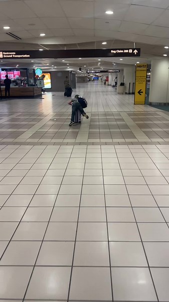 Rummor has it he was immediatly offered a full time job as an air traffic controller after this 🤘🏼✈️📈#firstclass #mrworldwide #jetsetter