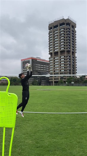 Mastering Crosses: Essential Training for Goalkeepers