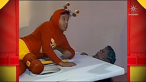 622K views · 22K reactions | El Chapulín Colorado es llamado por una familia para que los ayude a solucionar el problema que tienen con el piso viejo de la casa que rentan. ️ #ElChapulínColorado, todos los sábados a las 2:30 pm por #LasEstrellas; disponible en #ViX | El Chavo del 8 | Facebook